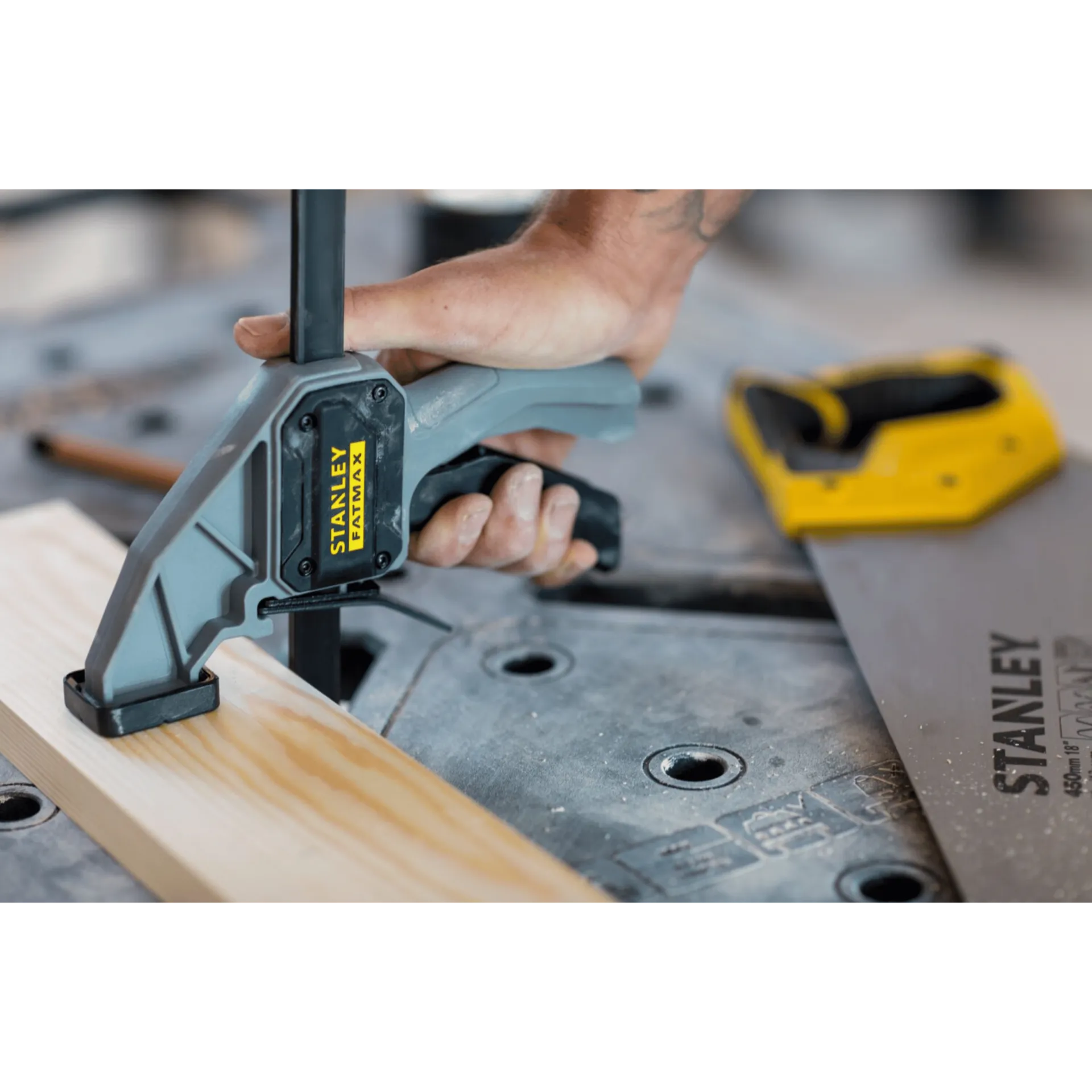 Table de travail pliable Fatmax Express (450 kg - 850 x 600 mm) FMST1-75672 Table de travail pliable Fatmax Express (450 kg - 850 x 600 mm) FMST1-75672