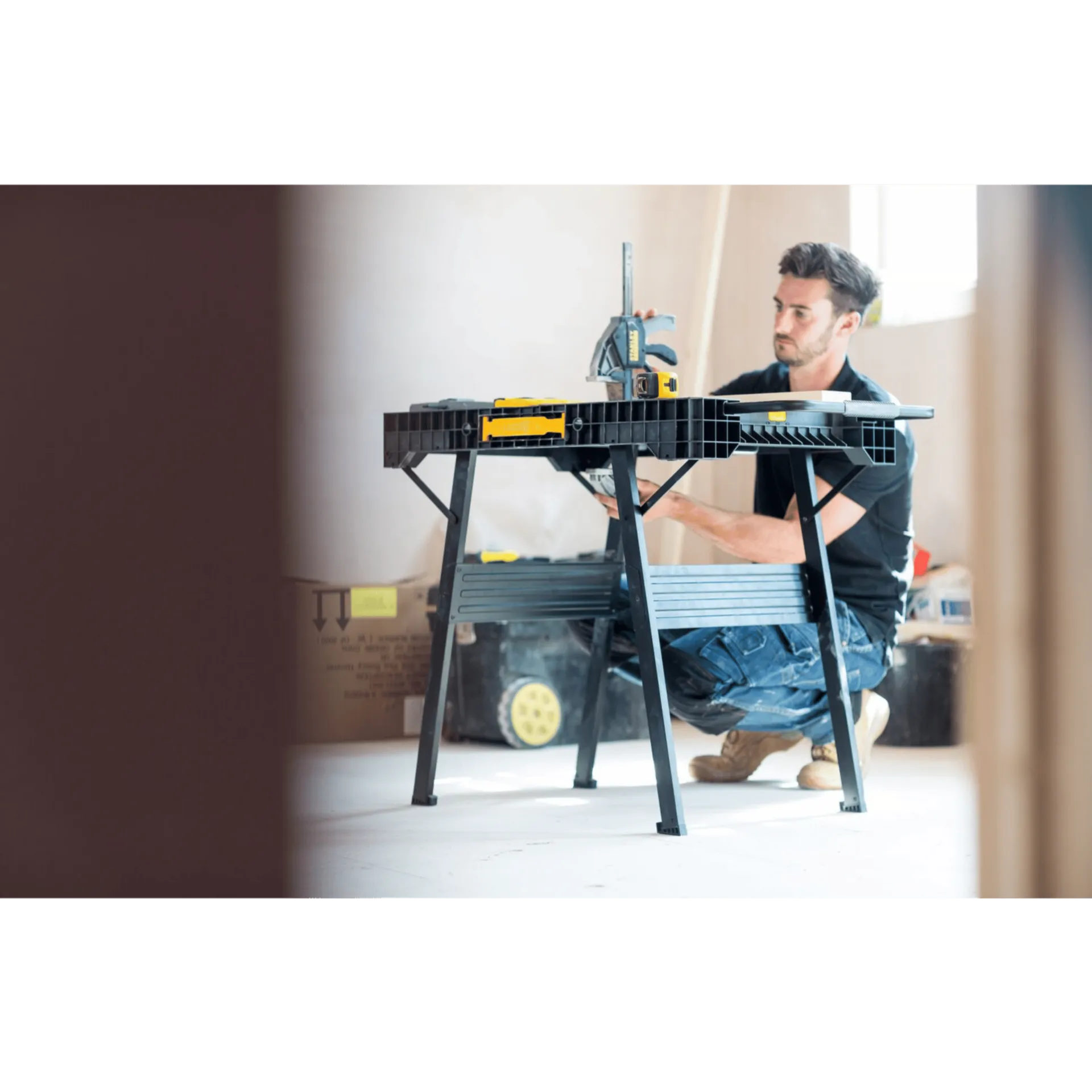 Table de travail pliable Fatmax Express (450 kg - 850 x 600 mm) FMST1-75672 Table de travail pliable Fatmax Express (450 kg - 850 x 600 mm) FMST1-75672