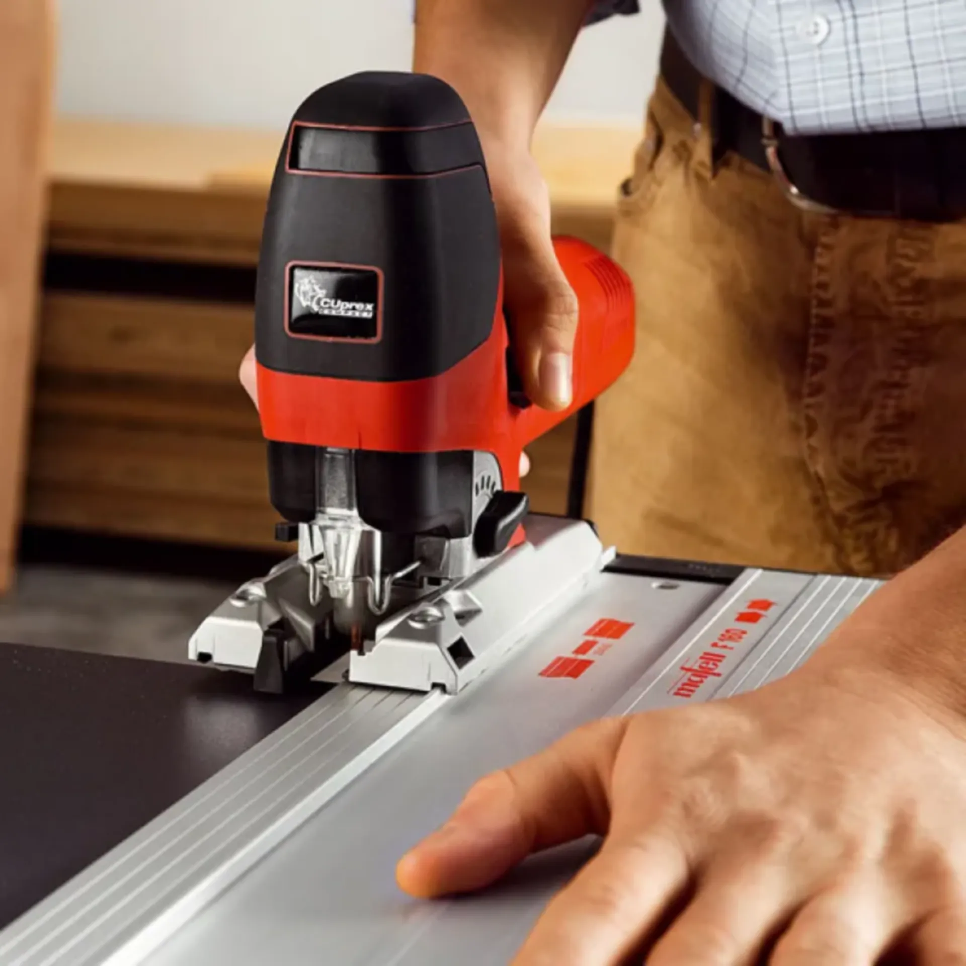 Decoupeerzaag P1 CC (900 W - 800-3000 toeren per minuut) Decoupeerzaag P1 CC (900 W - 800-3000 toeren per minuut)