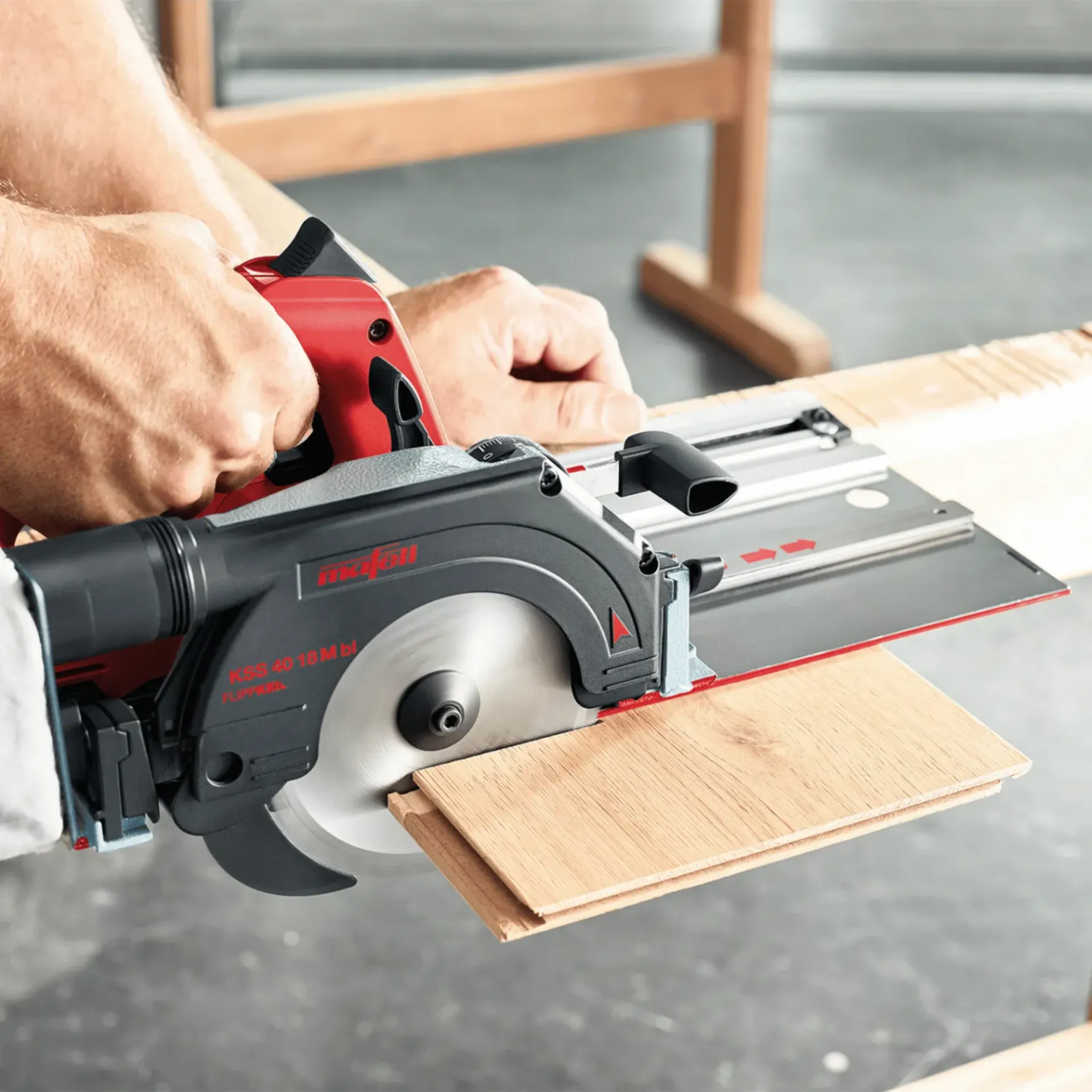 Scie circulaire à batterie KSS 40 18M (18 V - 2 X 5.2 Ah Li-ion) + rail Scie circulaire à batterie KSS 40 18M (18 V - 2 X 5.2 Ah Li-ion) + rail