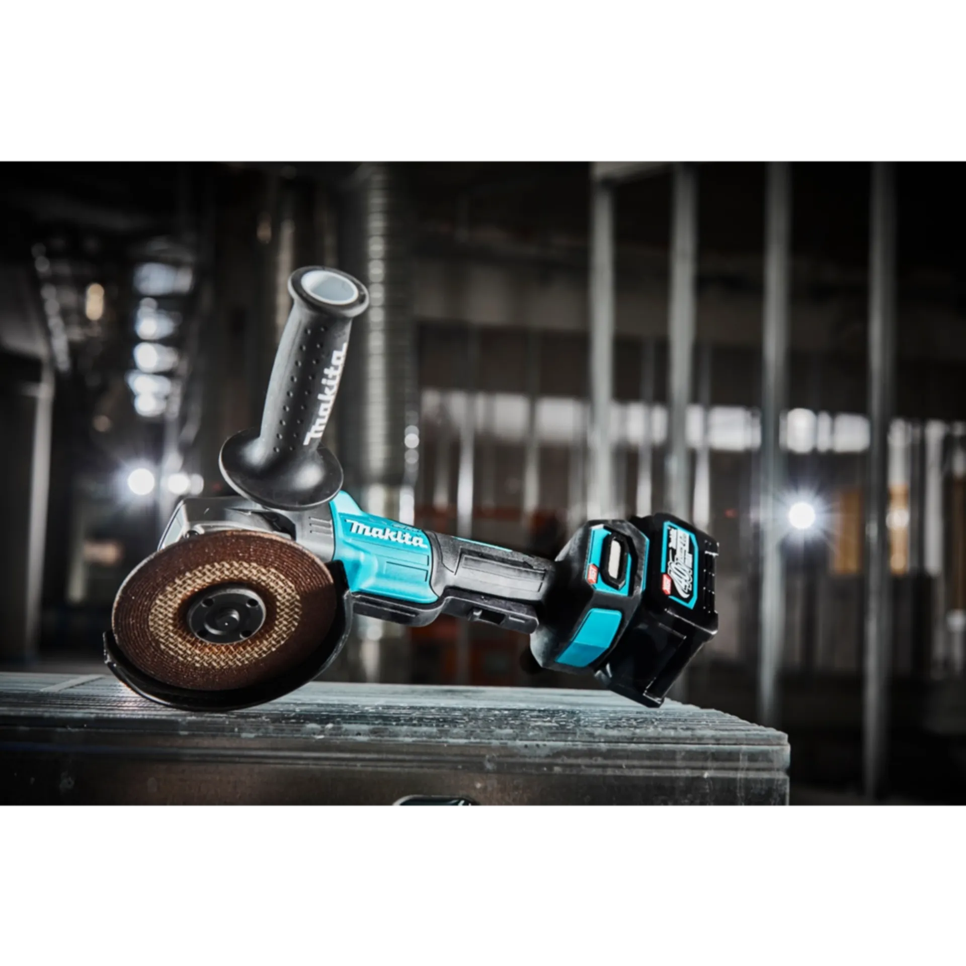 Meuleuse d'angle à Batterie GA013M201 (40V - 2 x 4 Ah Li-ion) Meuleuse d'angle à Batterie GA013M201 (40V - 2 x 4 Ah Li-ion)