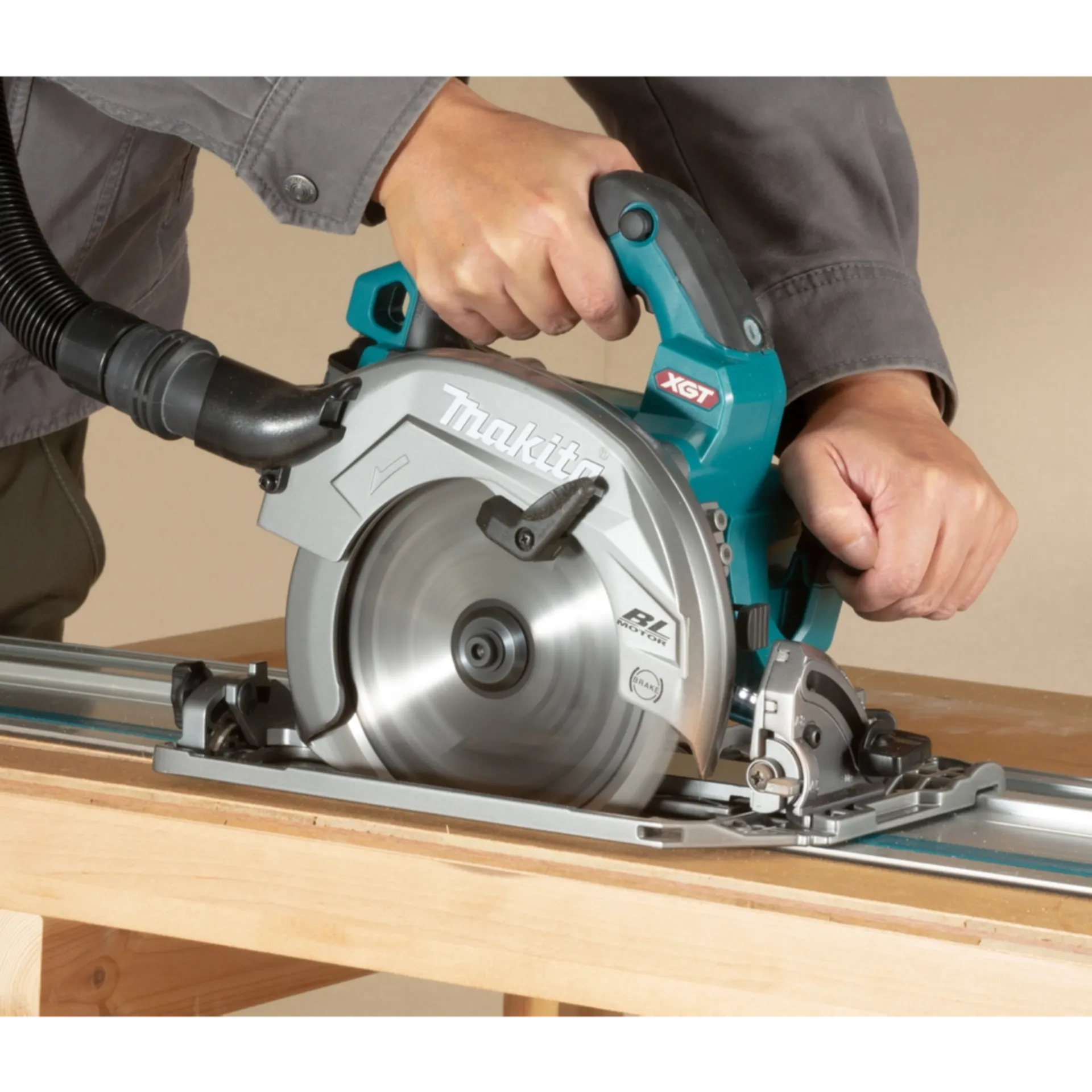 Scie Circulaire sur Batterie HS004GM202 (40V - 2 x 4 Ah Li-ion - Ø 190 mm) Scie Circulaire sur Batterie HS004GM202 (40V - 2 x 4 Ah Li-ion - Ø 190 mm)