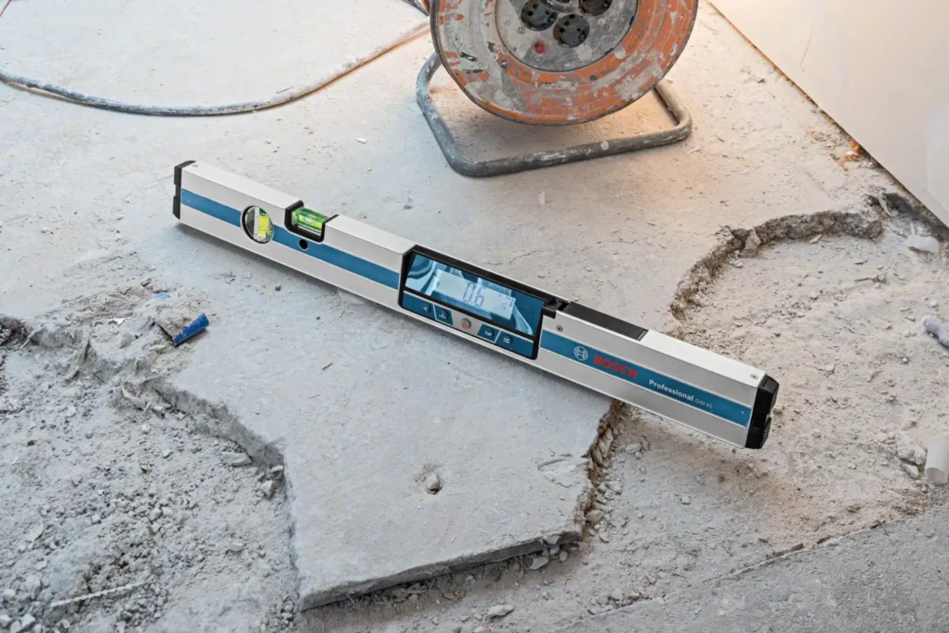 Inclinomètre numérique GIM 60 (4x piles 1,5V LR6 (AA), étui de rangement)