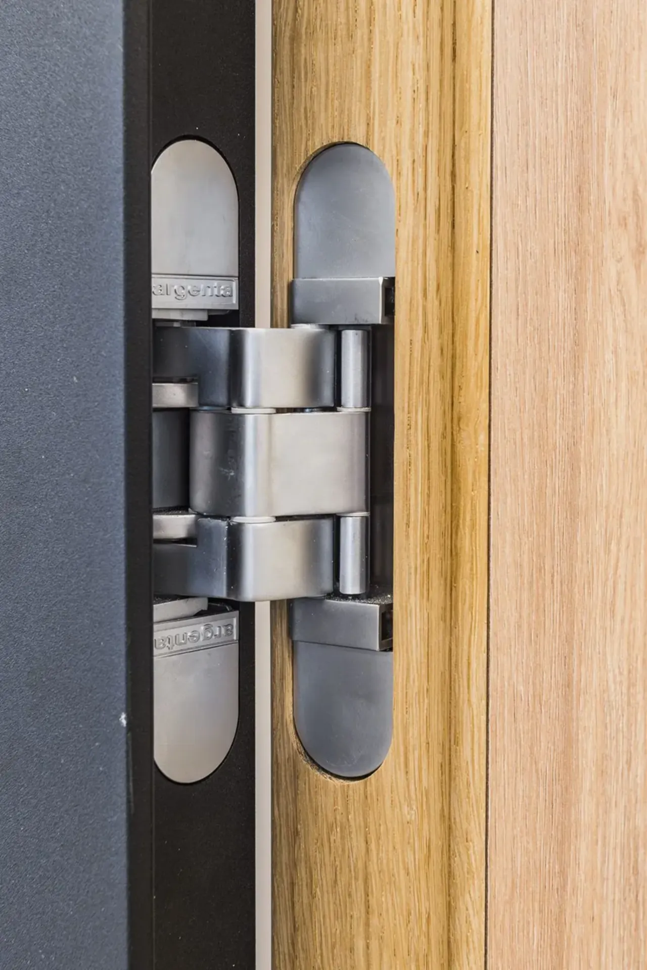 Onzichtbaar scharnier Invisible Neo M6 tot 100kg LS/RS 9016 Wit Mat Onzichtbaar scharnier Invisible Neo M6 tot 100kg LS/RS 9016 Wit Mat