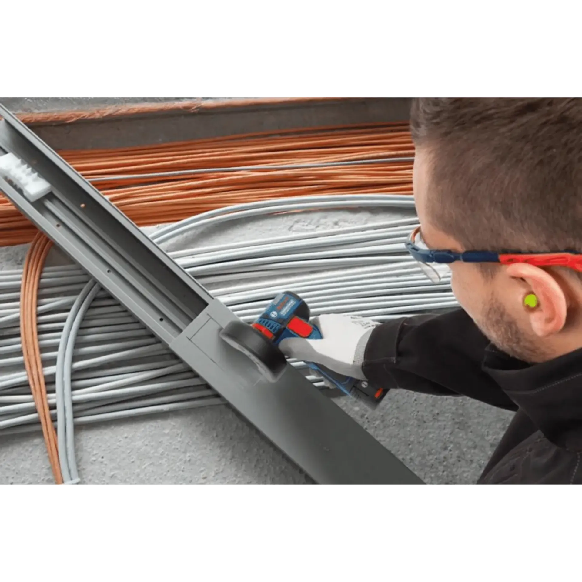 Accu Haakse Slijper GWS 12V-76 (12 V - 2 X 3.0 Ah Li-ion - 76 mm) Accu Haakse Slijper GWS 12V-76 (12 V - 2 X 3.0 Ah Li-ion - 76 mm)