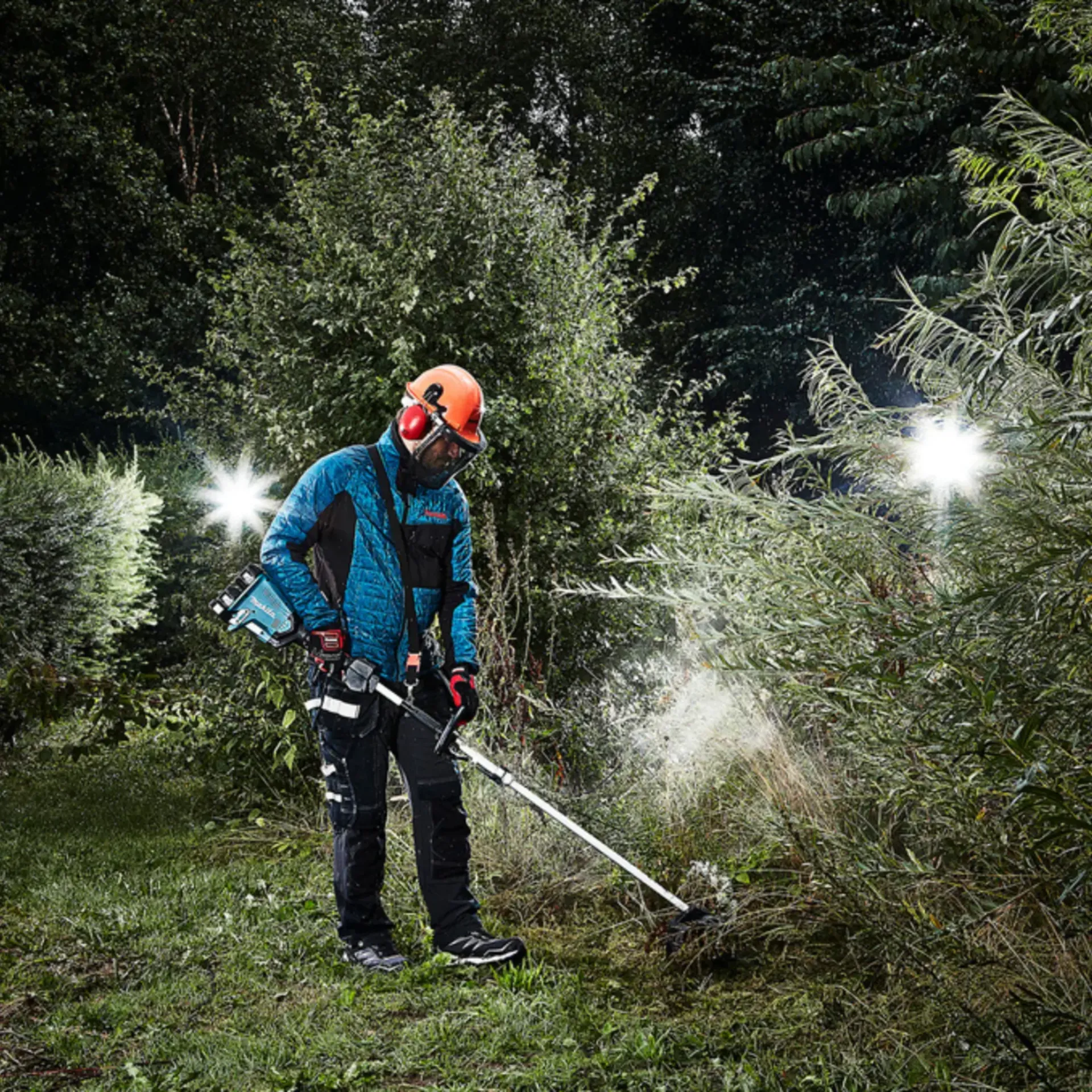 Débroussailleuse (multitool) sans fil 2x18V - sans batterie - DUX60ZM4 Débroussailleuse (multitool) sans fil 2x18V - sans batterie - DUX60ZM4