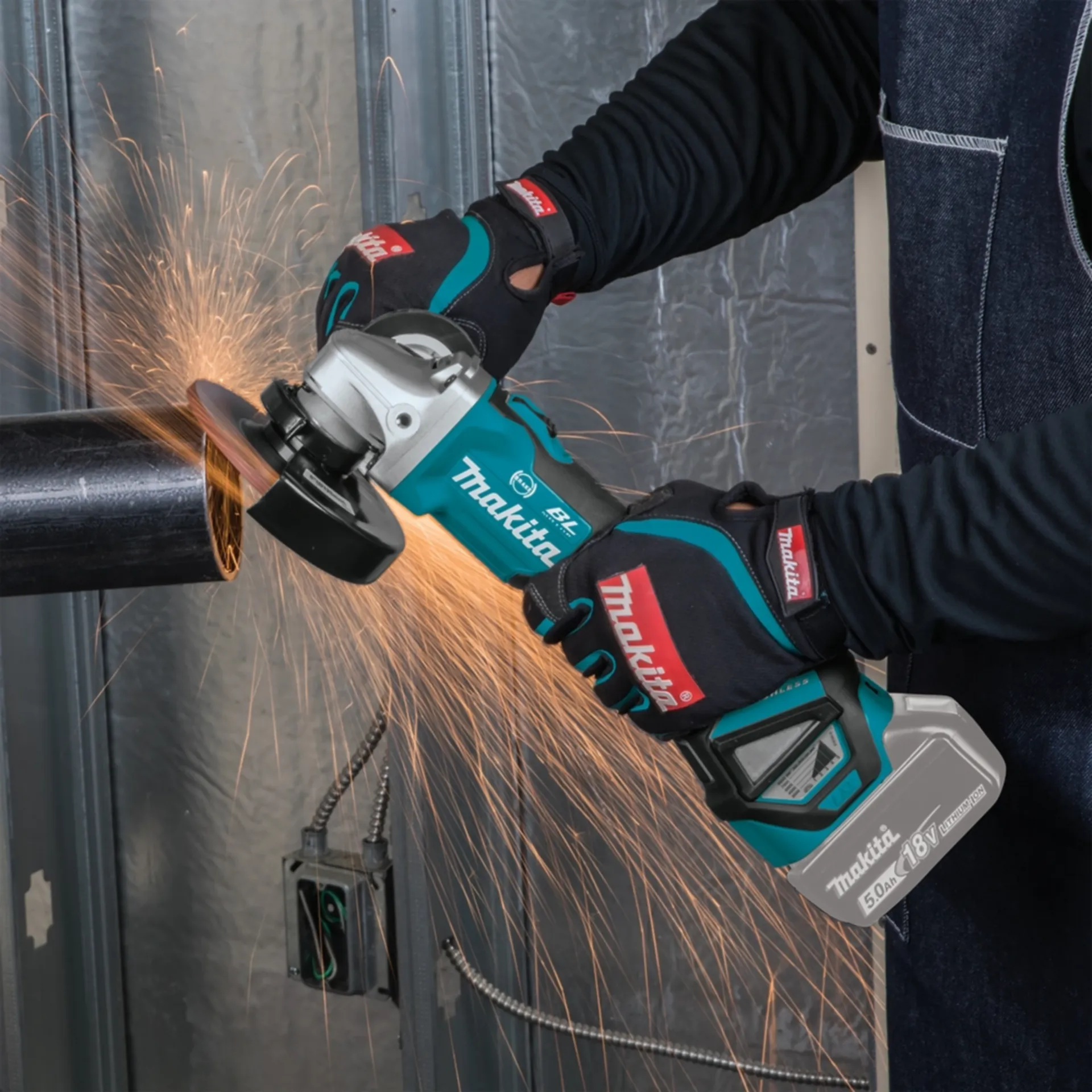 Accu Haakse Slijper DGA513RTJ (18V - 2x5.0Ah)