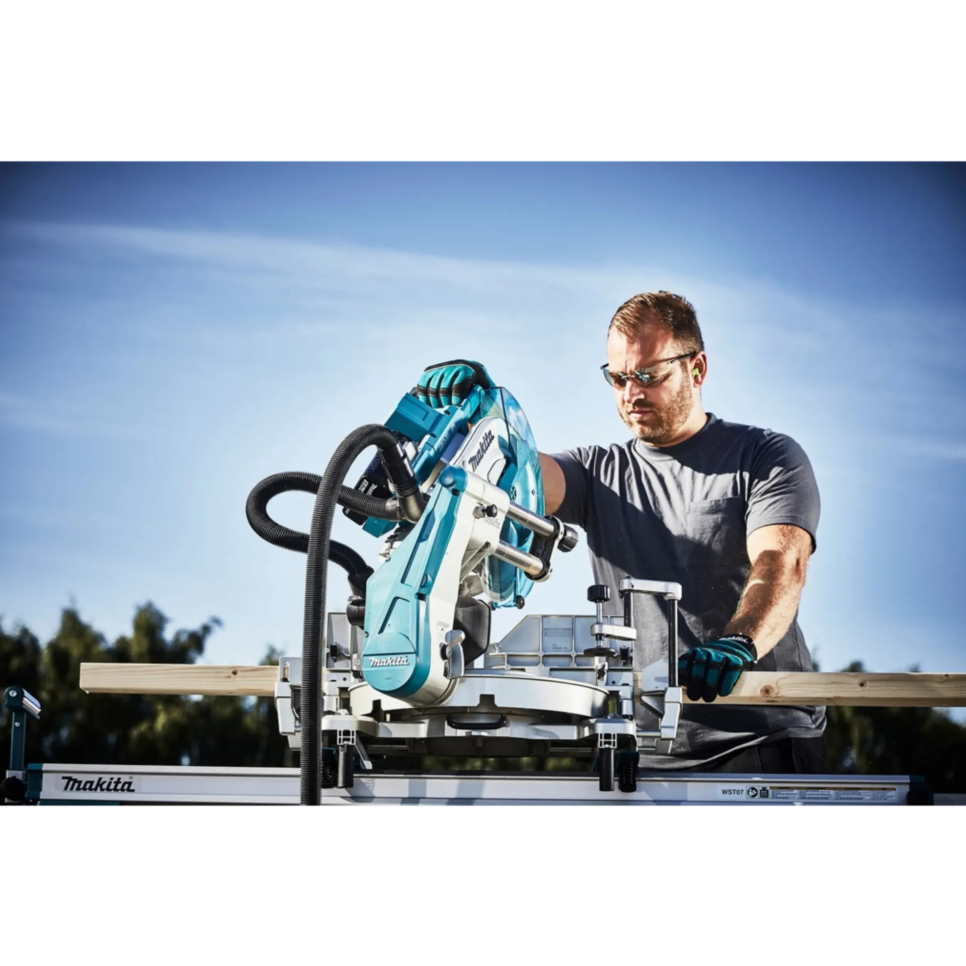 Afkort- en Verstekzaag DLS211ZU (2 x 18V - excl. accu) Afkort- en Verstekzaag DLS211ZU (2 x 18V - excl. accu)