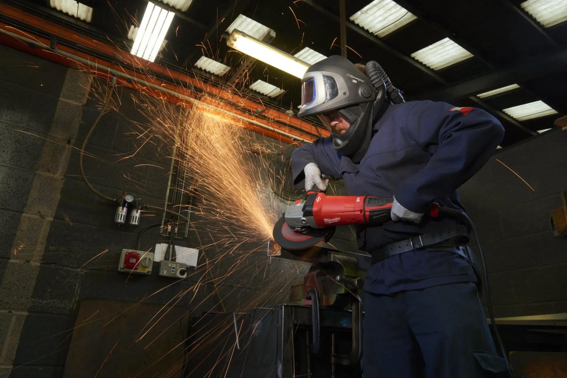 Haakse Slijpmachine AGVKB-24-230 EKX DMS (2400W) Haakse Slijpmachine AGVKB-24-230 EKX DMS (2400W)