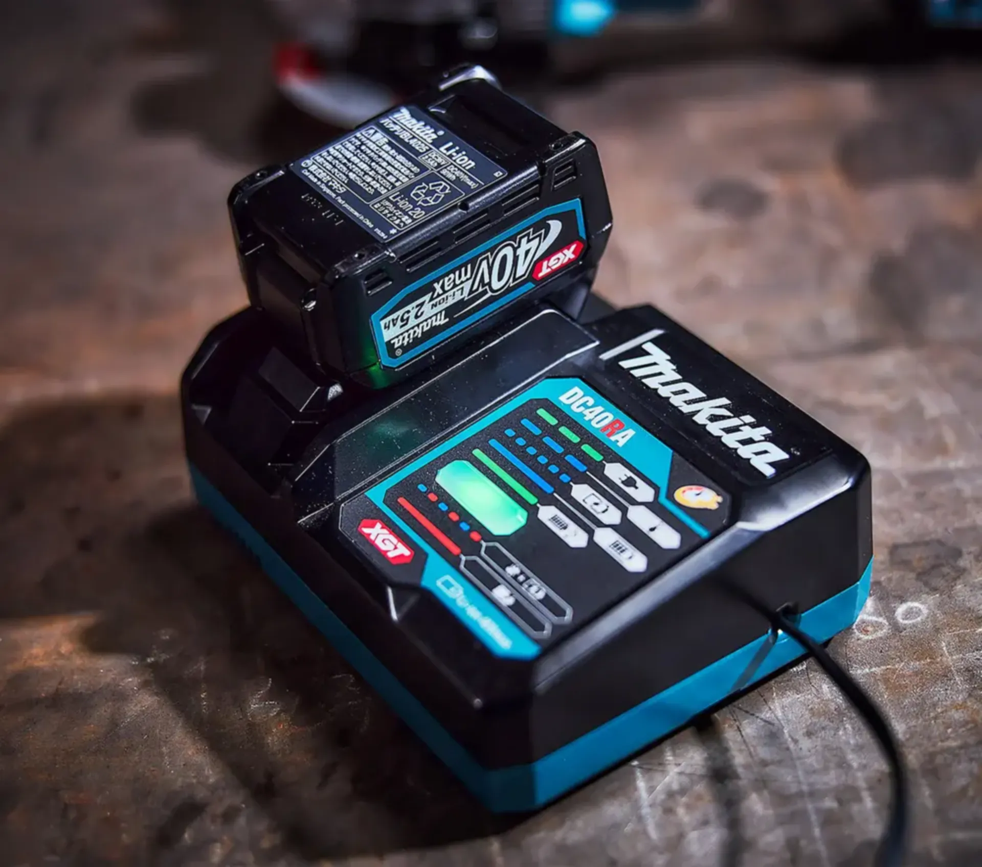 Chargeur DC40RA (40V ) Chargeur DC40RA (40V )