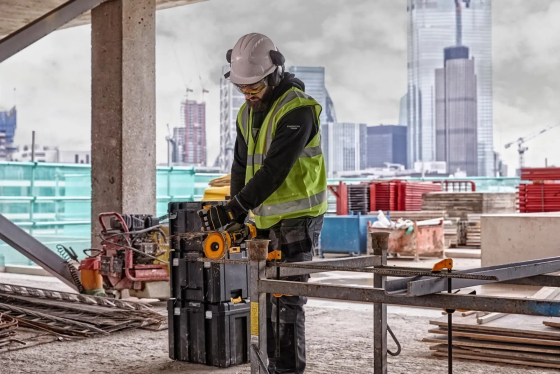 Accu haakse slijper DCG418NT (54V - zonder accu) Accu haakse slijper DCG418NT (54V - zonder accu)