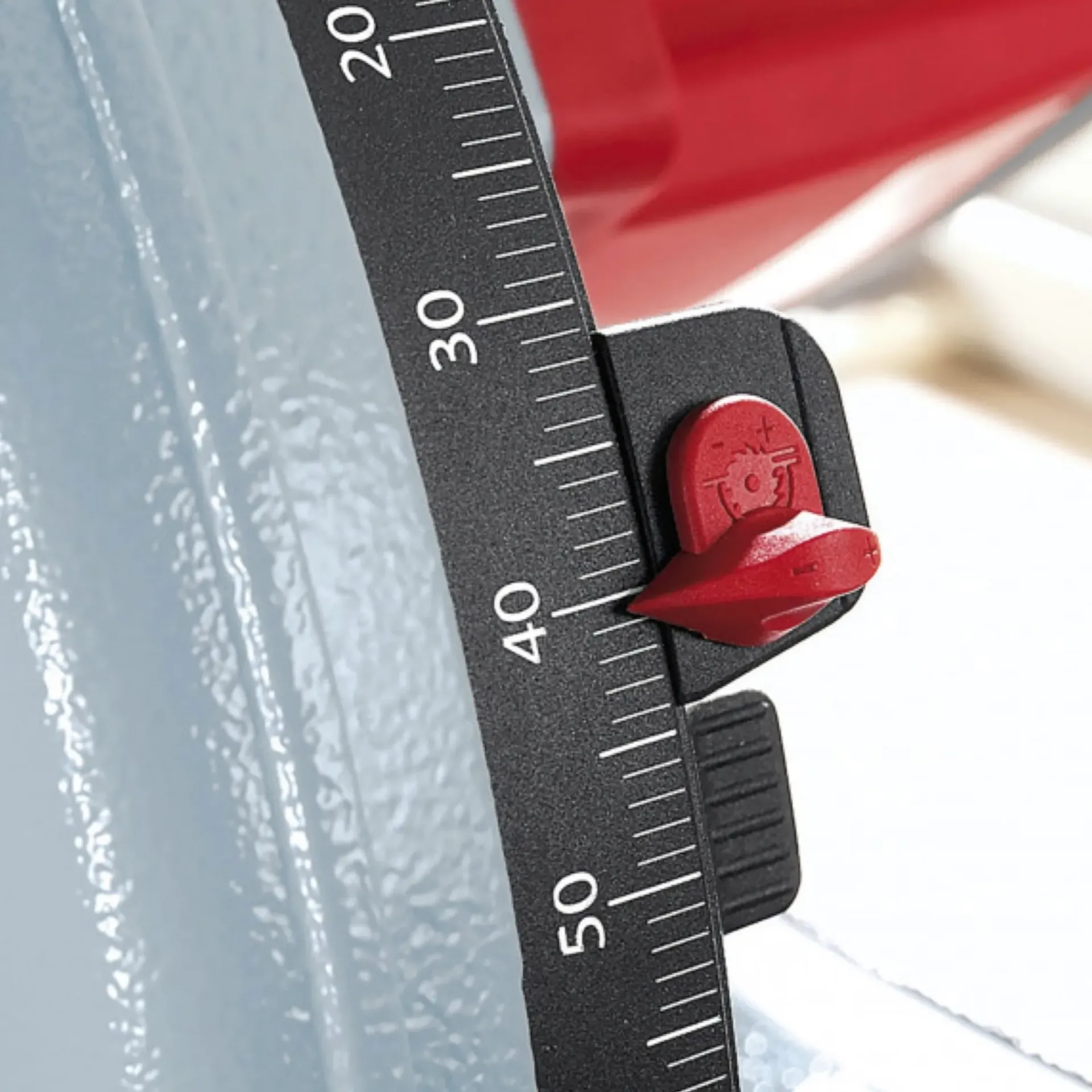 Scie circulaire plongeante sans fil MT 55 18 M BL 18V (2 x 99Wh li-ion - Ø 162 mm) Scie circulaire plongeante sans fil MT 55 18 M BL 18V (2 x 99Wh li-ion - Ø 162 mm)