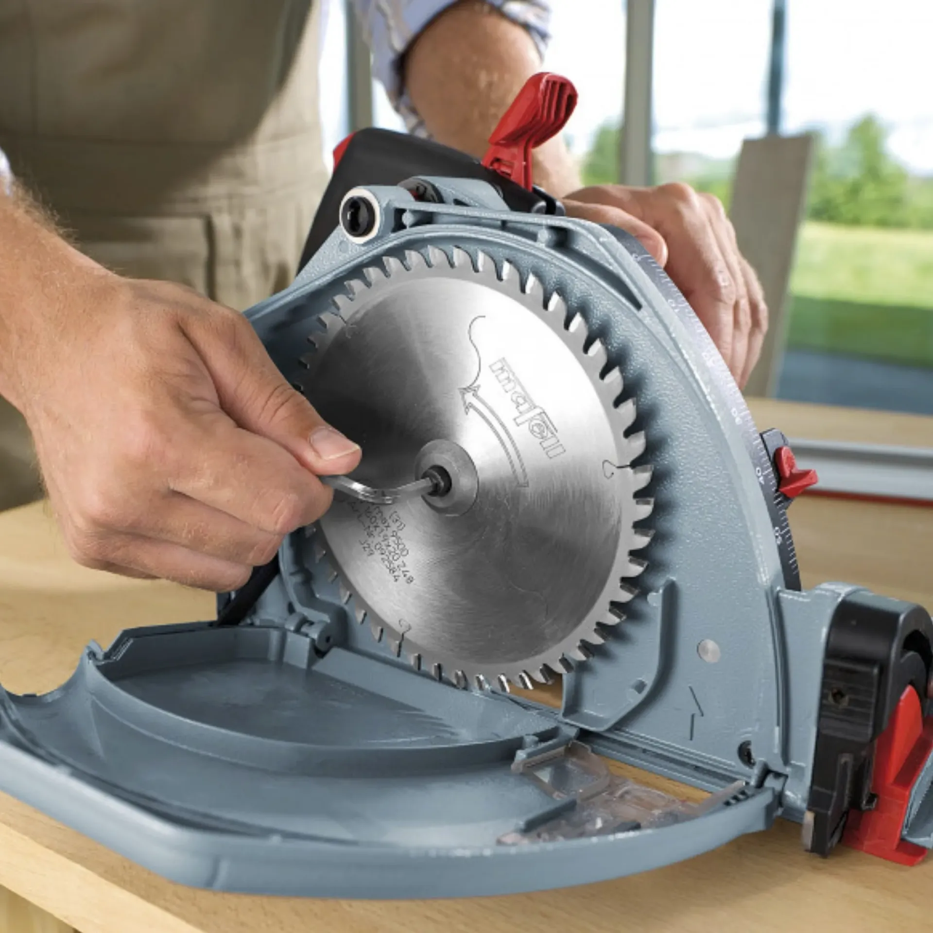 Scie circulaire plongeante sans fil MT 55 18 M BL 18V (2 x 99Wh li-ion - Ø 162 mm) Scie circulaire plongeante sans fil MT 55 18 M BL 18V (2 x 99Wh li-ion - Ø 162 mm)