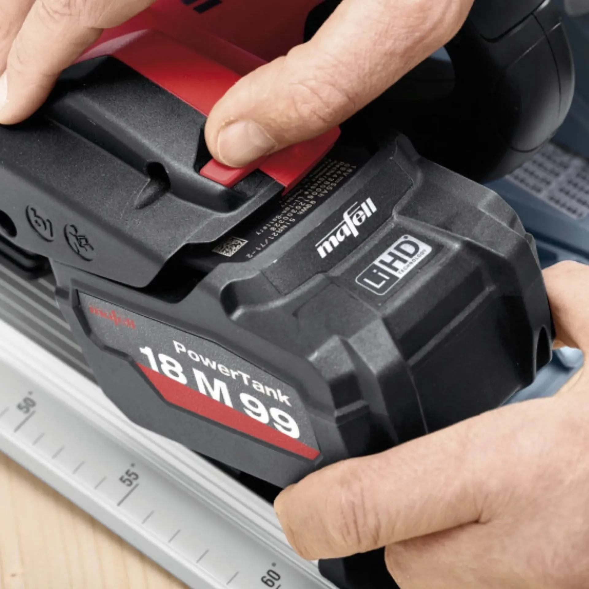 Scie circulaire plongeante sans fil MT 55 18 M BL 18V (2 x 99Wh li-ion - Ø 162 mm) Scie circulaire plongeante sans fil MT 55 18 M BL 18V (2 x 99Wh li-ion - Ø 162 mm)