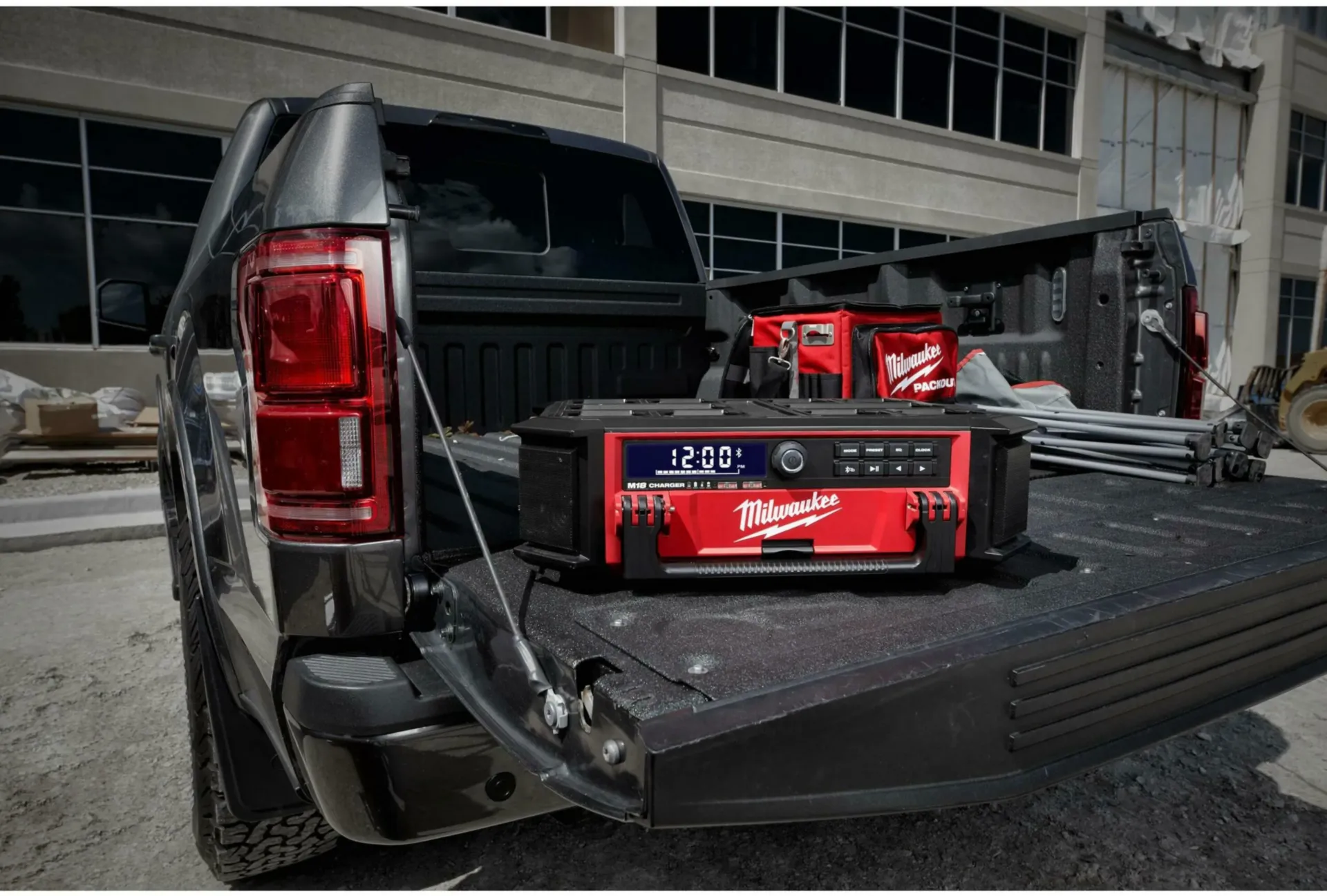 4933472112 Radio + chargeur M18 Packout 4933472112 Radio + chargeur M18 Packout