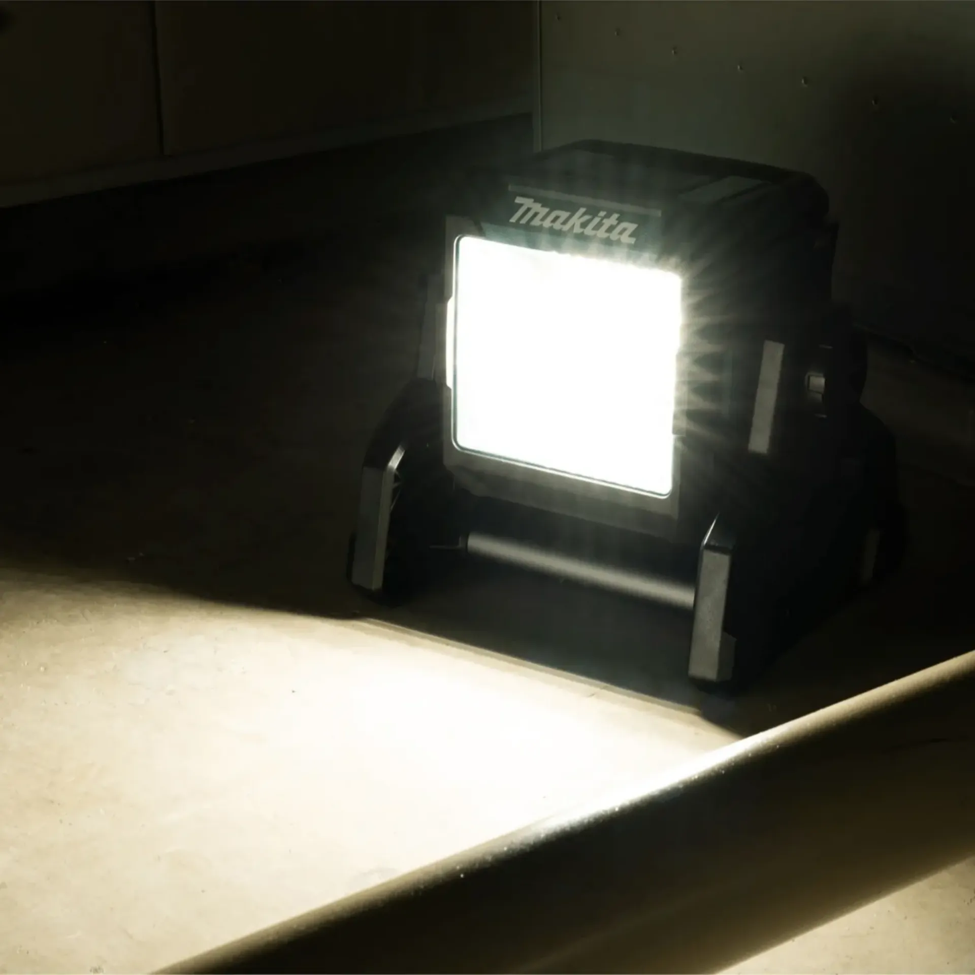 Lampe de chantier sur batterie Makita - DEAML003G