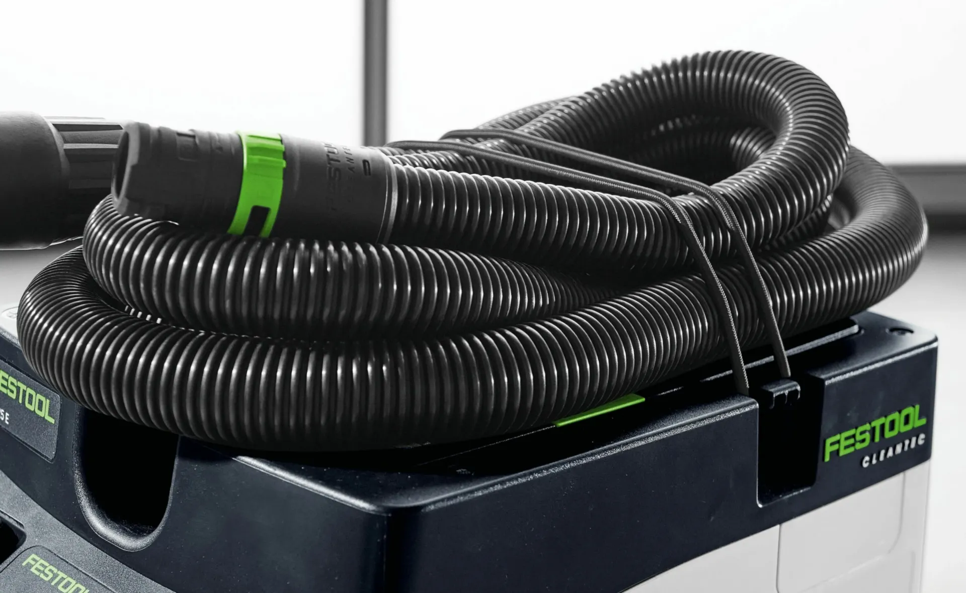 Aspirateur eau et poussière Cleantec CT 15 E