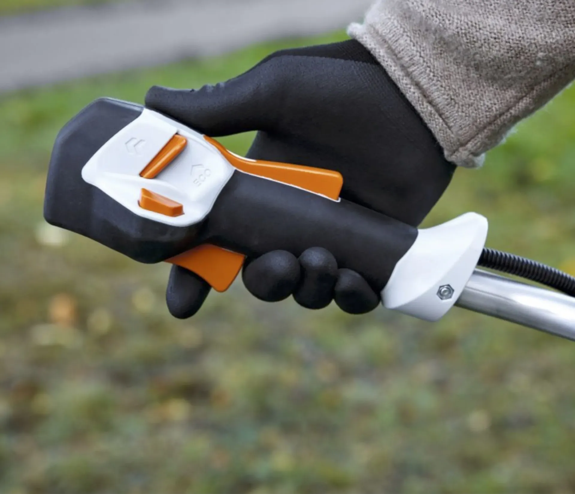 Débroussailleuse à batterie FSA 120.0 Réf. FA082000000 Débroussailleuse à batterie FSA 120.0 Réf. FA082000000