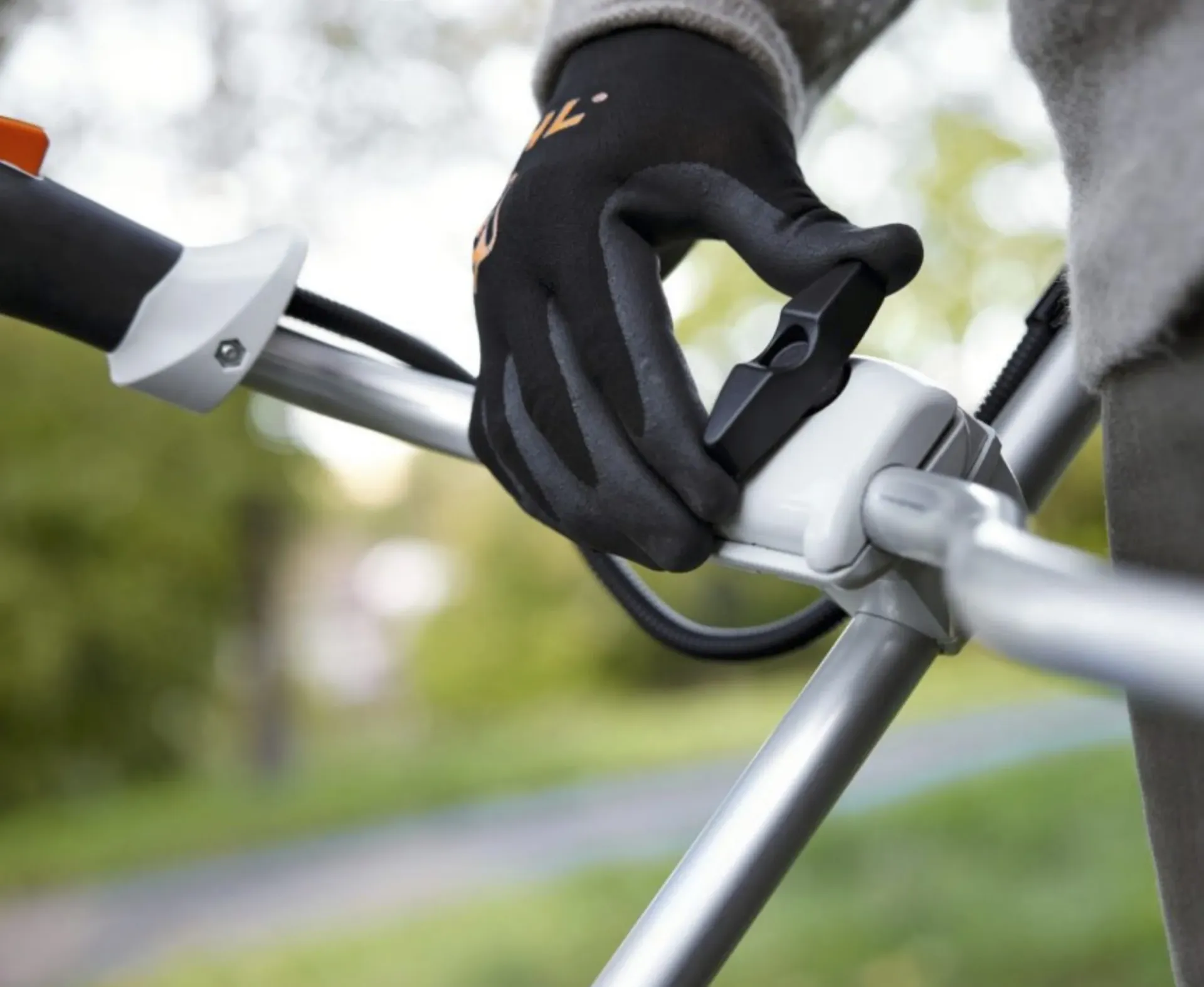 Débroussailleuse à batterie FSA 120.0 Réf. FA082000000 Débroussailleuse à batterie FSA 120.0 Réf. FA082000000