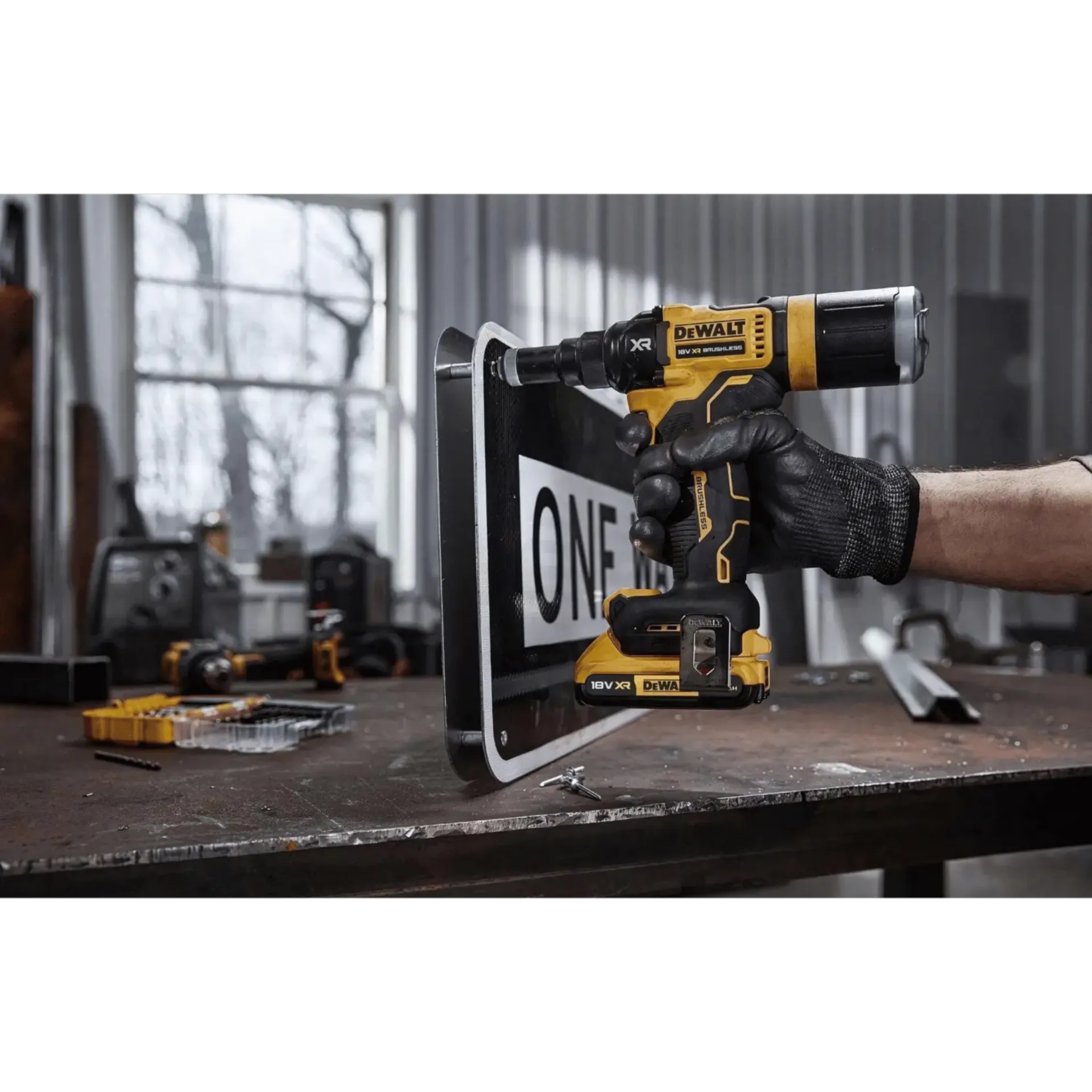 Riveteuse à batterie 18V XR 4,8 mm TSTAK (batterie et chargeur non inclus) - DCF403NT-XJ Riveteuse à batterie 18V XR 4,8 mm TSTAK (batterie et chargeur non inclus) - DCF403NT-XJ