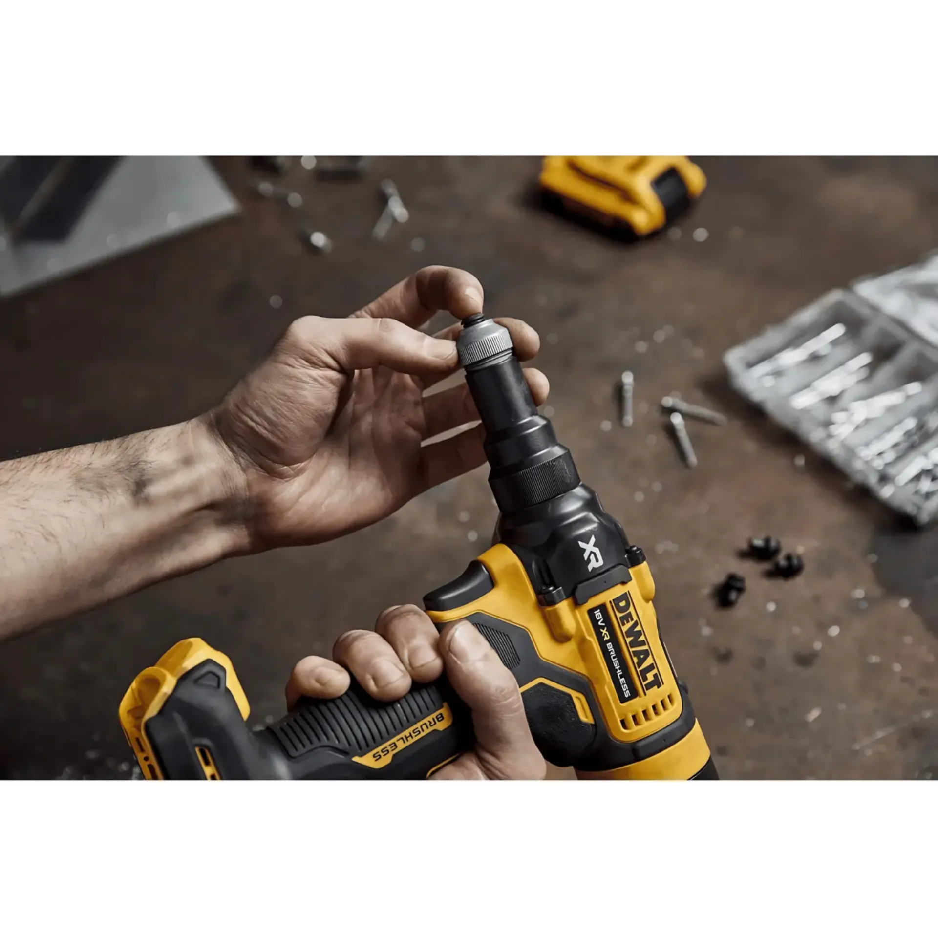 Riveteuse à batterie 18V XR 4,8 mm TSTAK (batterie et chargeur non inclus) - DCF403NT-XJ Riveteuse à batterie 18V XR 4,8 mm TSTAK (batterie et chargeur non inclus) - DCF403NT-XJ