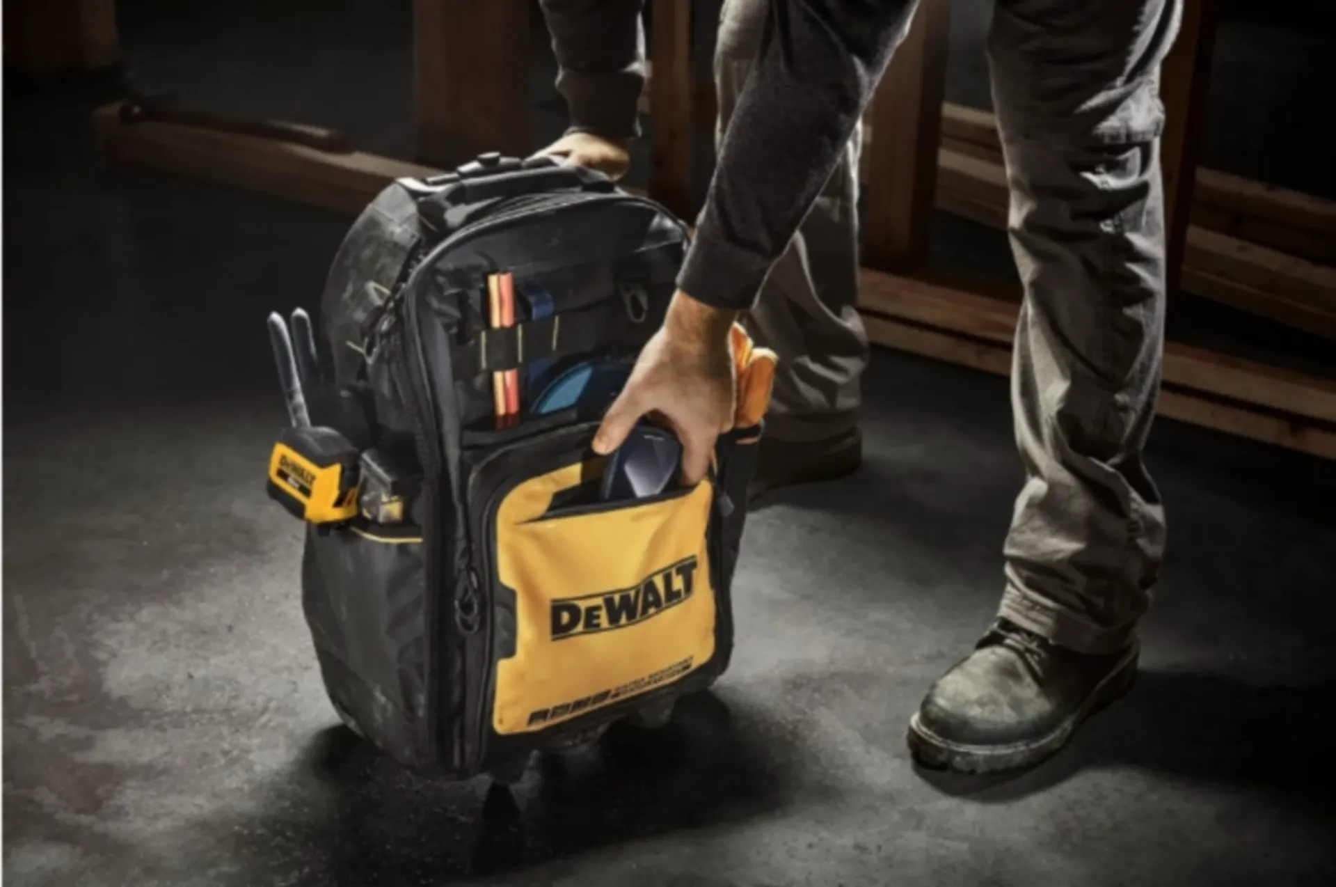 Sac à dos à outils avec roulettes
