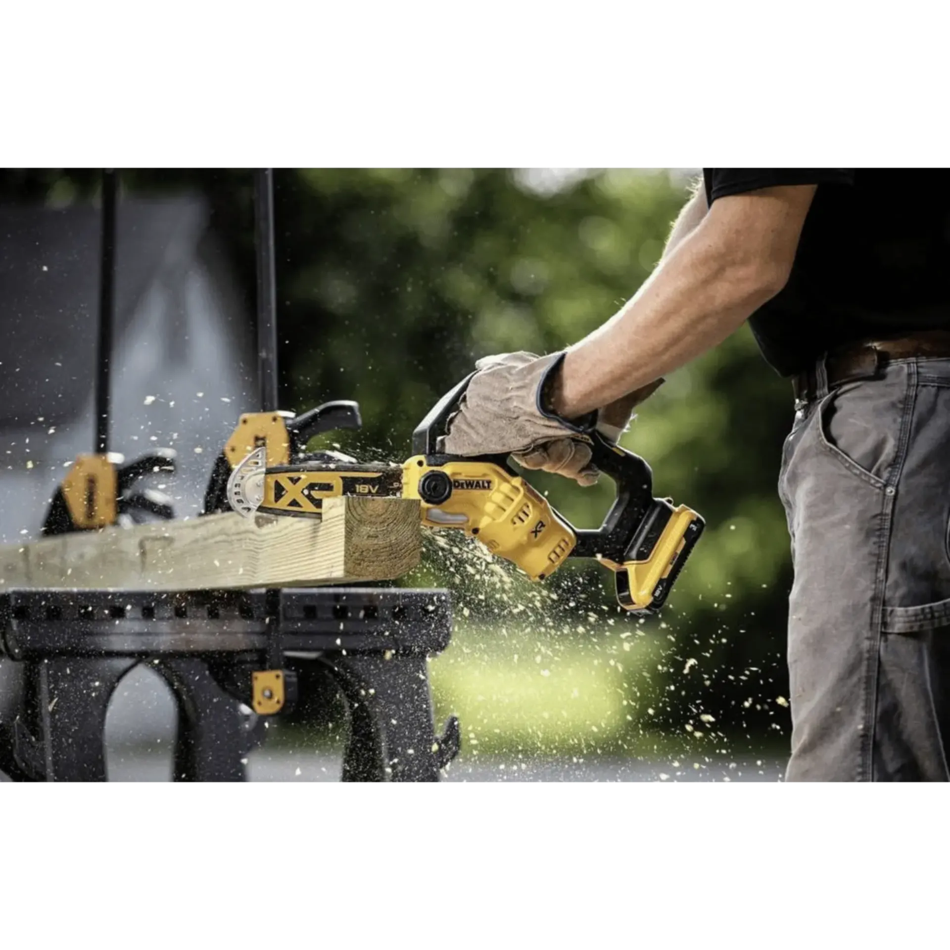 Scie d'élagage brushless 18V XR 20cm (sans batterie) - DCMPS520N-XJ Scie d'élagage brushless 18V XR 20cm (sans batterie) - DCMPS520N-XJ