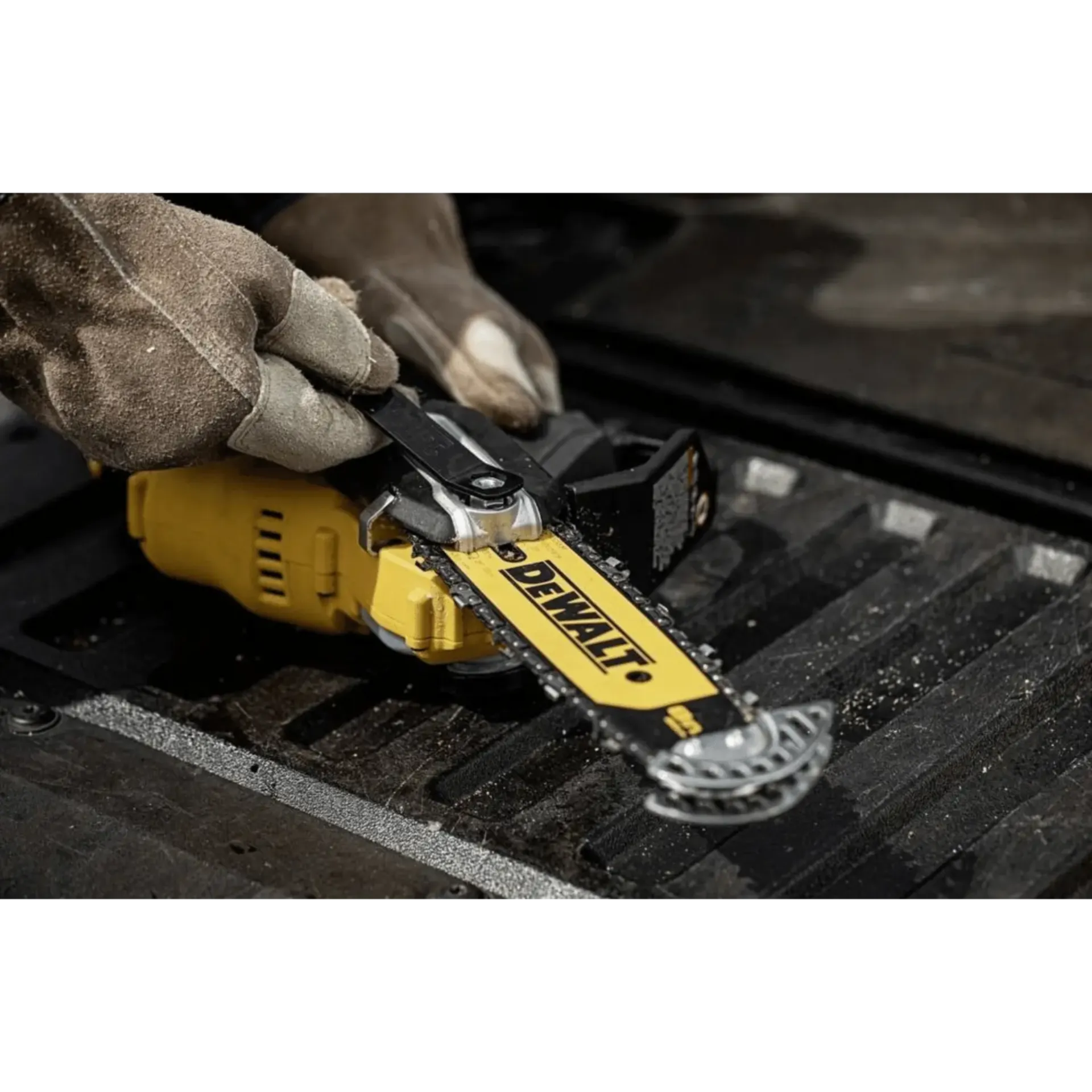 Scie d'élagage brushless 18V XR 20cm (sans batterie) - DCMPS520N-XJ Scie d'élagage brushless 18V XR 20cm (sans batterie) - DCMPS520N-XJ