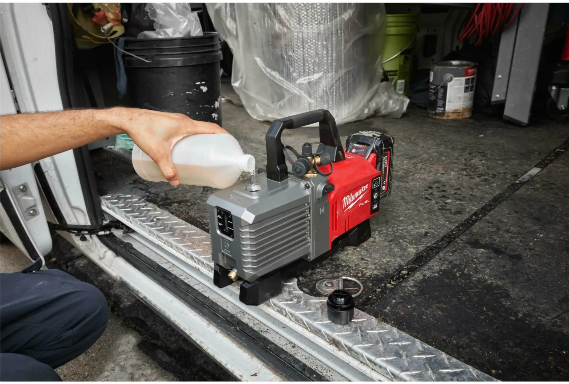 Pompe à vide sans fil M18 FVP5-801 18V (1 x 8 Ah haute performance)