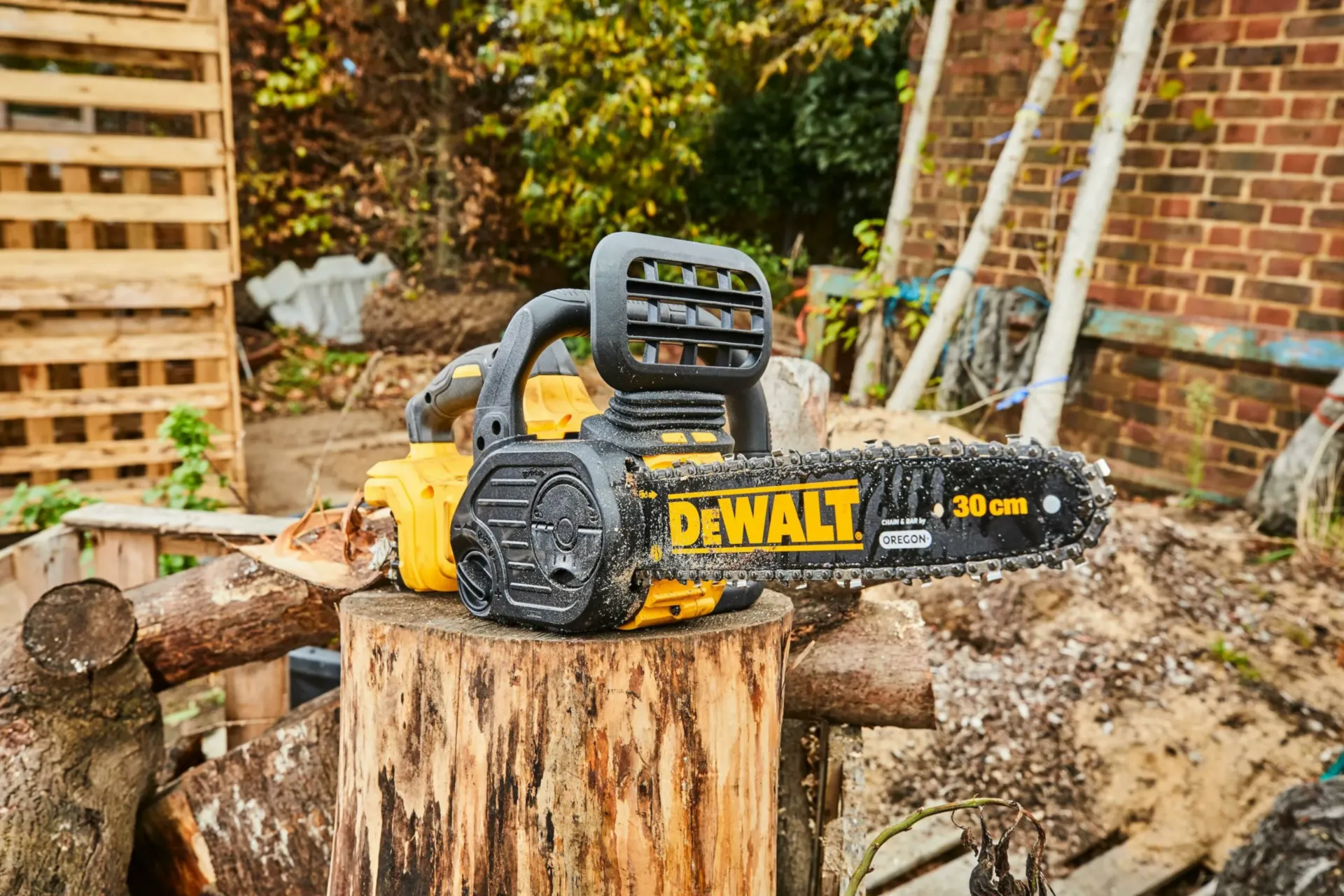 Scie à chaîne sans balais 18 V - 30 cm (batterie de 5,0 Ah incluse)