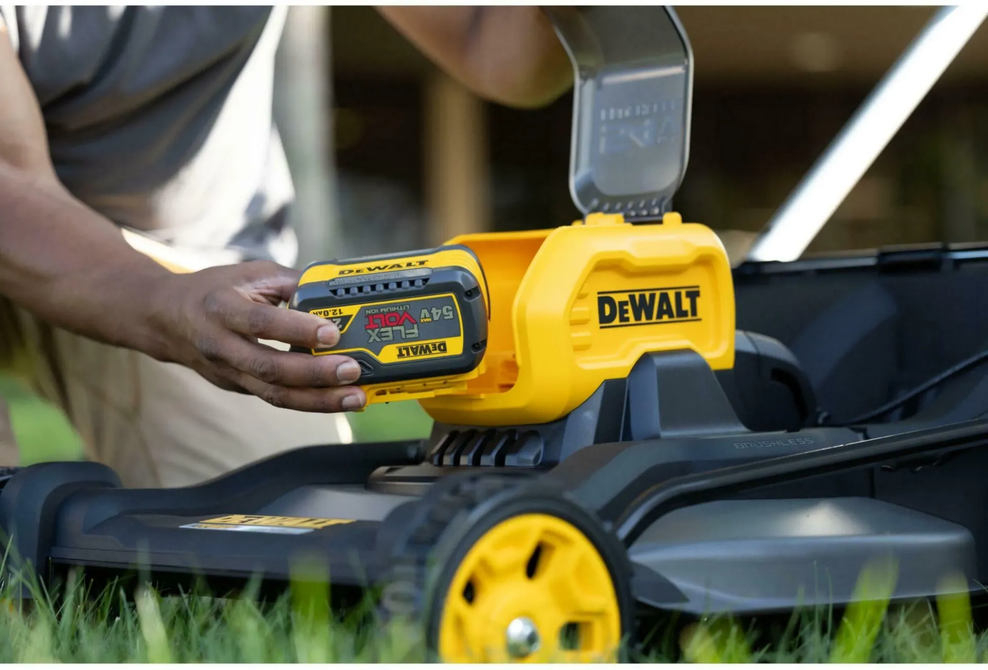 DCMWSP660N-XJ Tondeuse à gazon sans fil 54V (53 cm, autotractée, Sans accu)