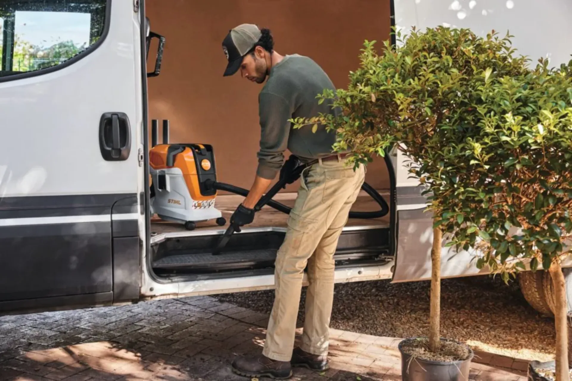 Stihl SEA 100.0 L Aspirateur à batterie (12 l, 36 V)