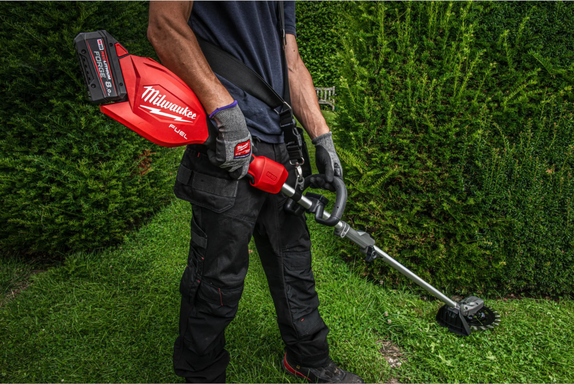 MILWAUKEE M18 FUEL outdoor power head met grastrimmer opzetstuk
