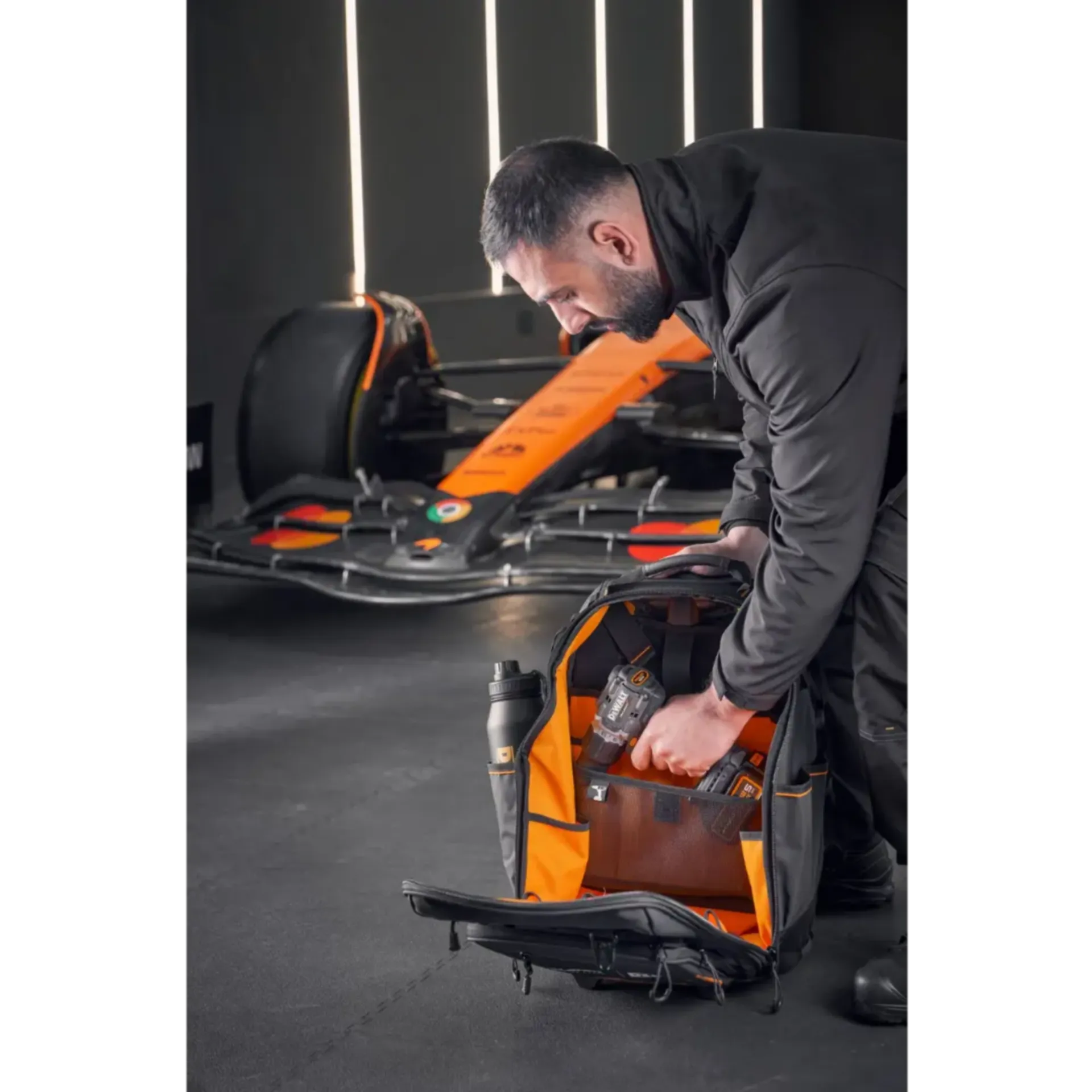 DWST60101-9 McLaren Gereedschapsrugzak met wielen DWST60101-9 McLaren Gereedschapsrugzak met wielen