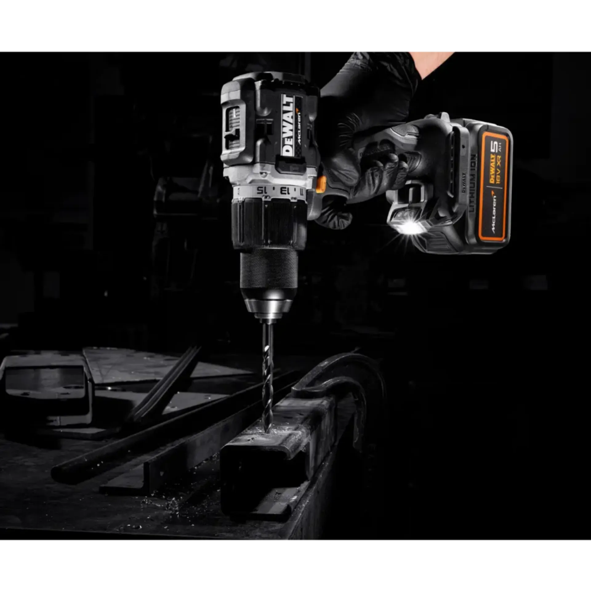 DCK200MP2T-QW McLaren Limited Edition Combiset DCD85 + DCF85 18 V 5,0 Ah Li-Ion DCK200MP2T-QW McLaren Limited Edition Combiset DCD85 + DCF85 18 V 5,0 Ah Li-Ion
